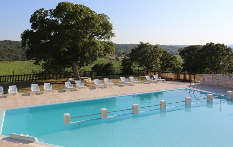 I Trulli Panoramici è un agriturismo masseria con piscina ad Alberobello